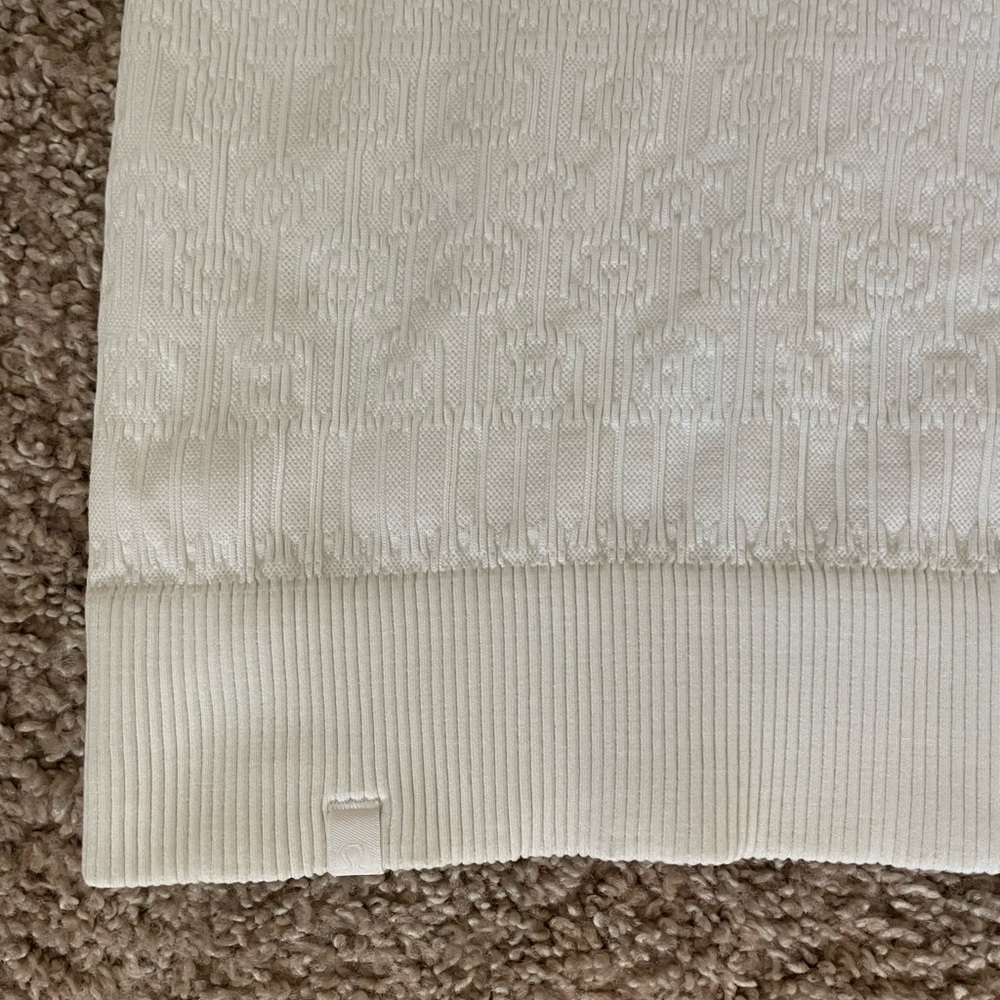lululemon restful short sleeve size 6 - Picture 6 of 6